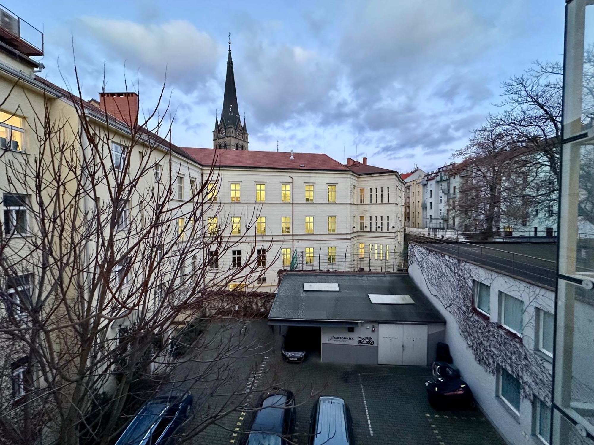 Stylish In Heart Of Zizkov Near Iconic Sites Prague