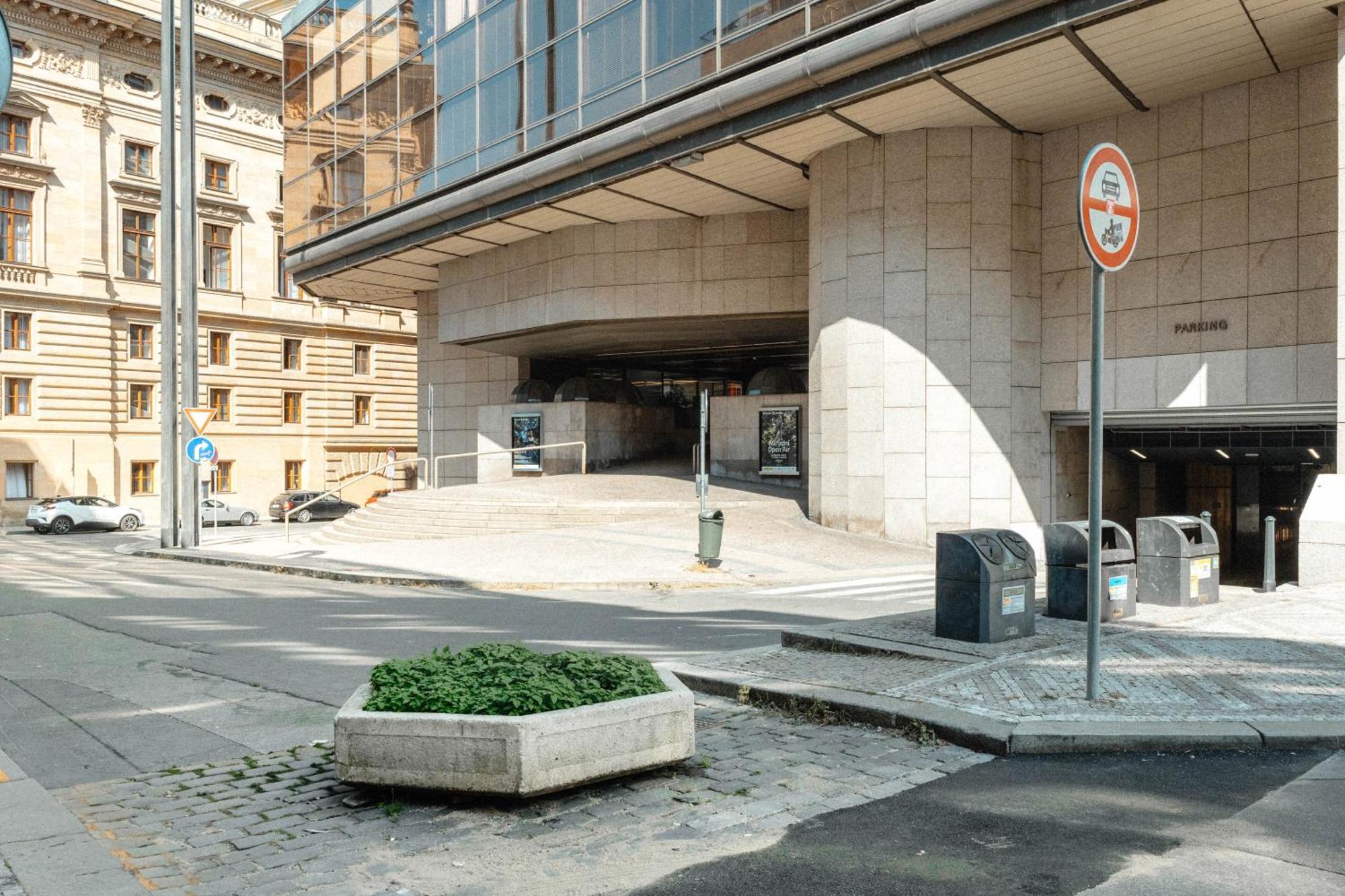 Downtown 2bd Riverside Near Dancing House Prague