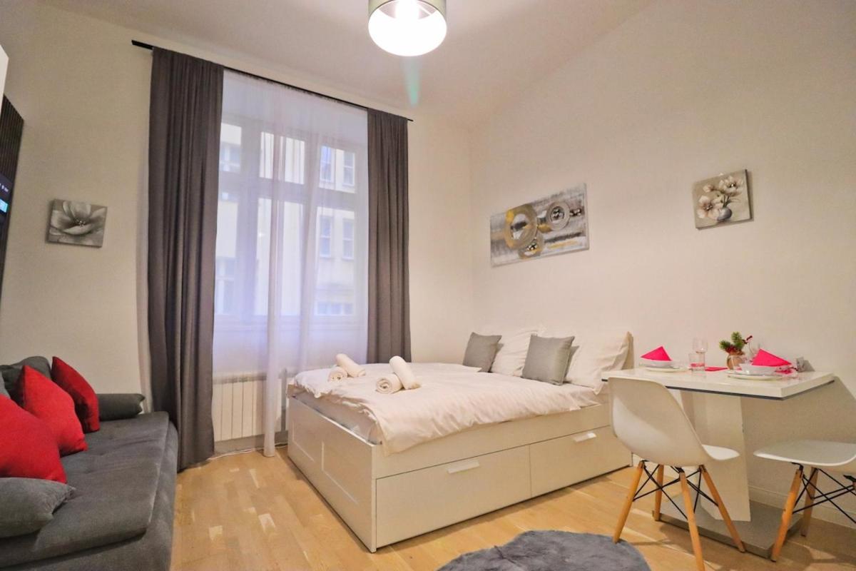 Modern In The Heart Of Apartment Prag