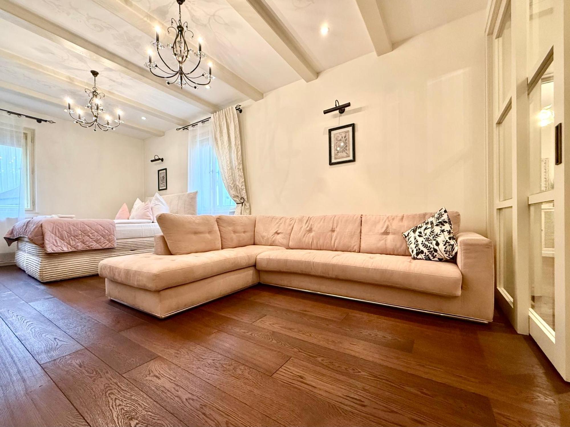 Unique Charles Bridge 2bdr Apartment. * Prag