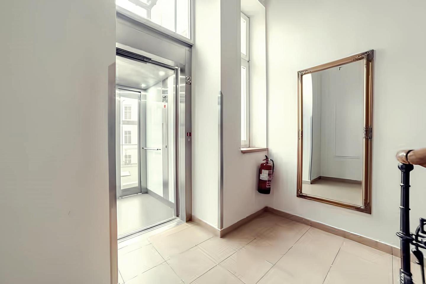 Stylish In Heart Of Zizkov Near Iconic Sites Apartment Prague