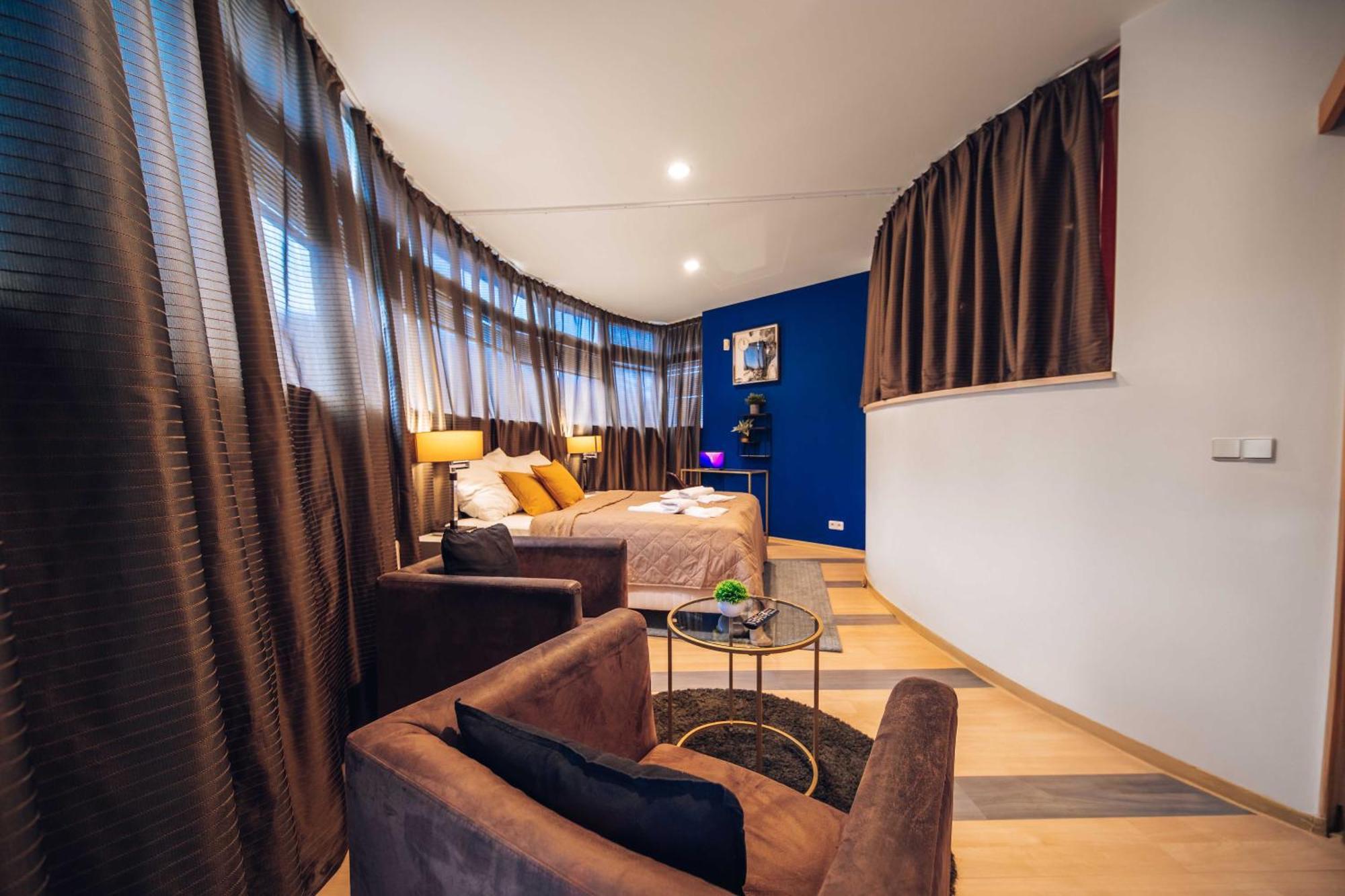 Unique With Private Pool, Cinema, * Prag