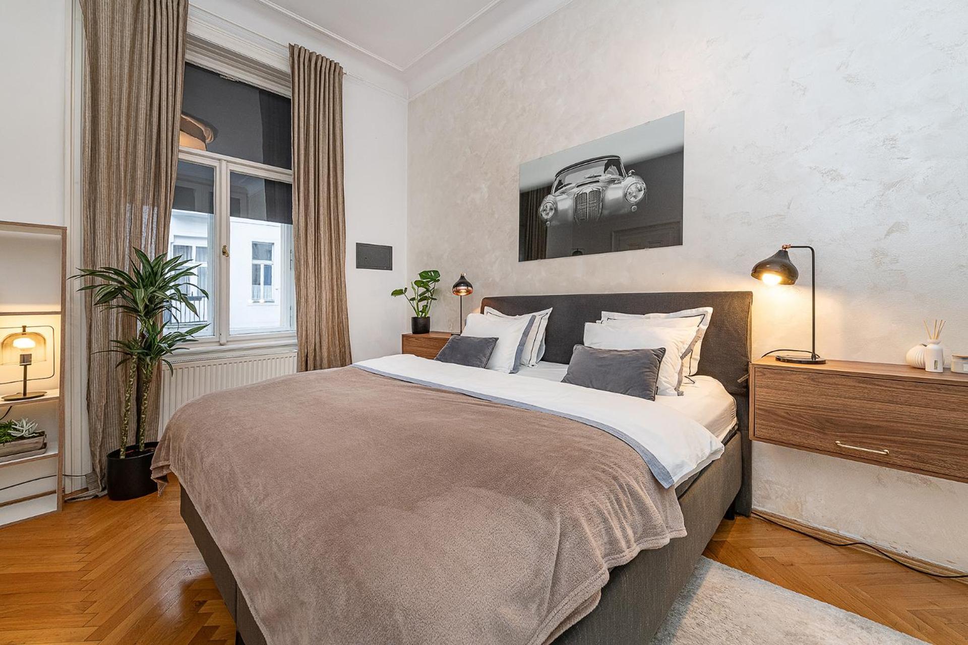 Spacious Two-bedroom In Old Town Prag