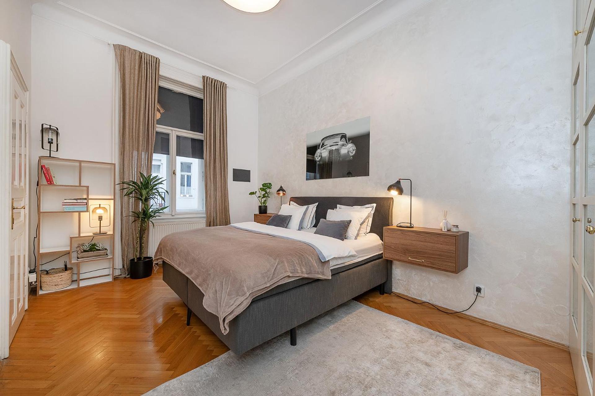Apartment Spacious Two-bedroom In Old Town