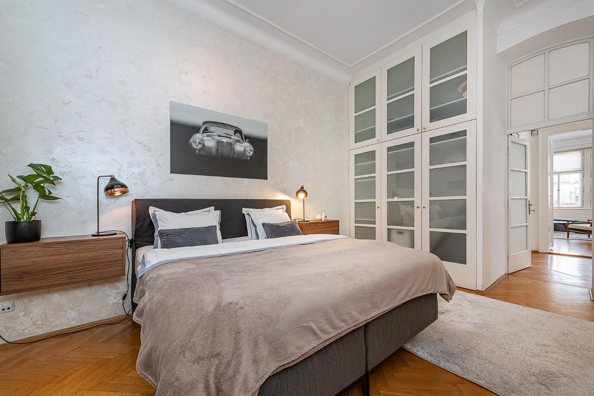 Apartment Spacious Two-bedroom In Old Town *