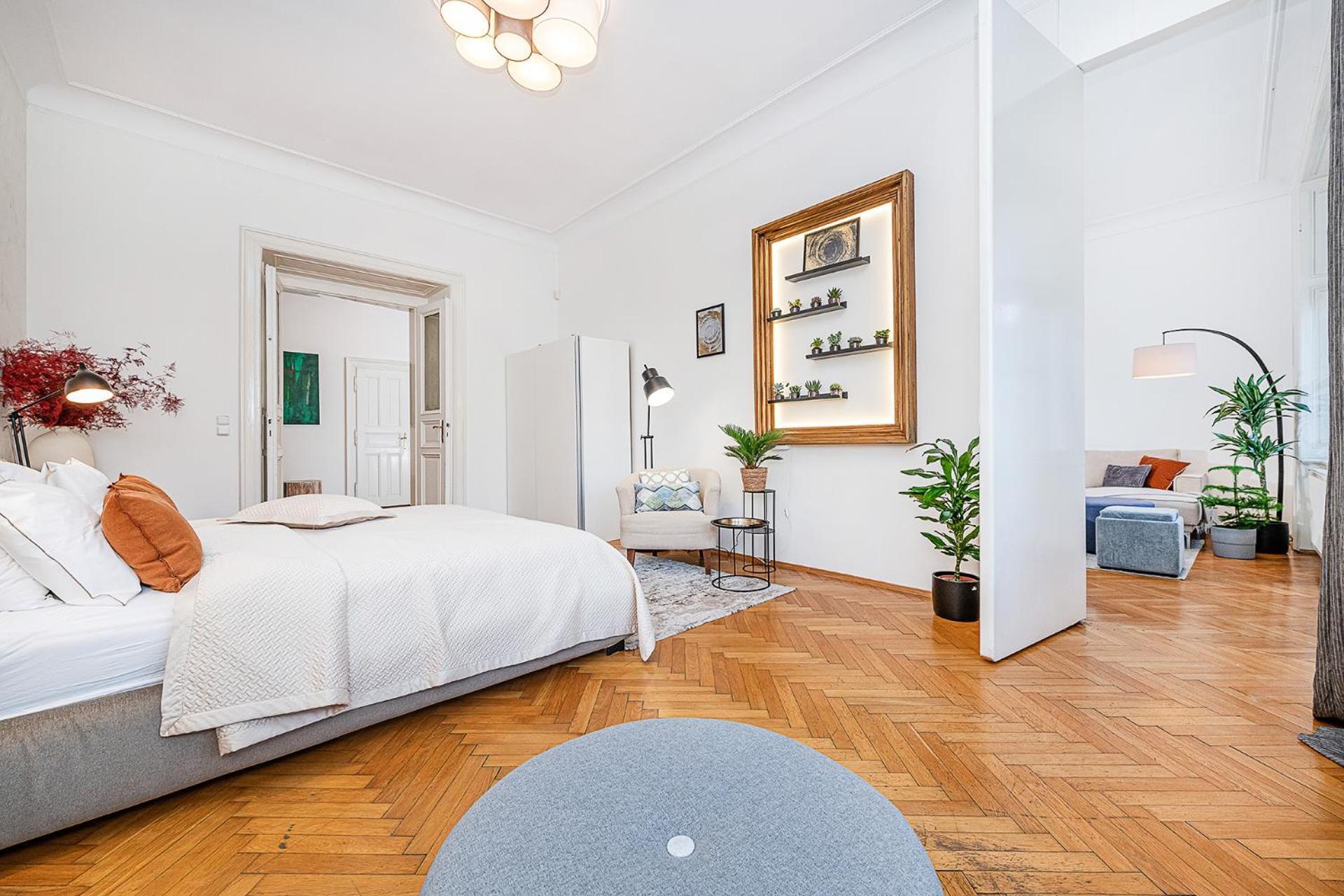 Spacious Two-bedroom In Old Town Apartment Prag
