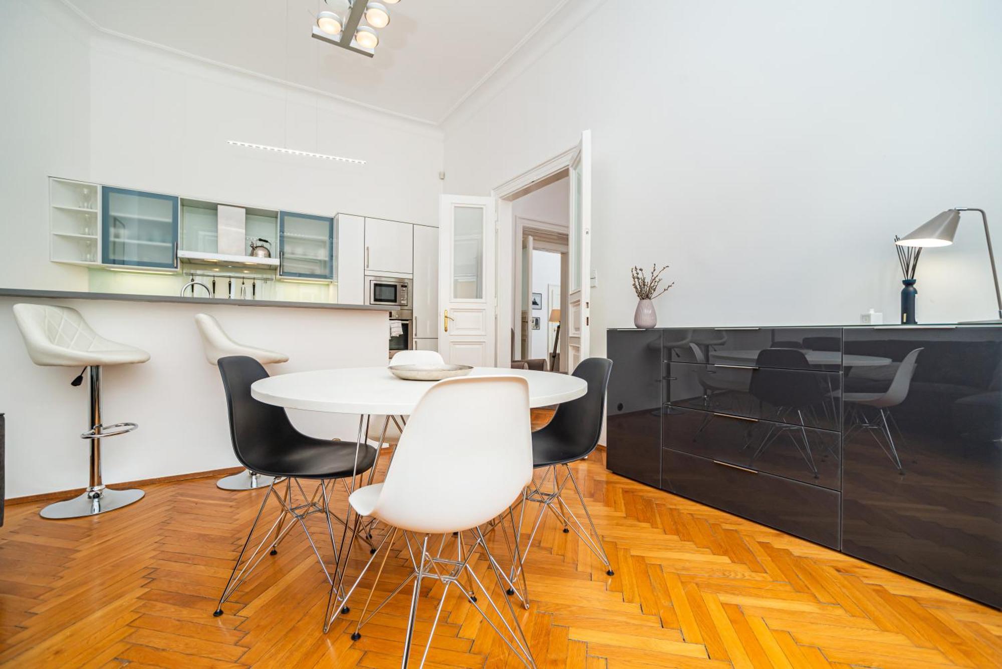 Spacious Two-bedroom In Old Town * Prag