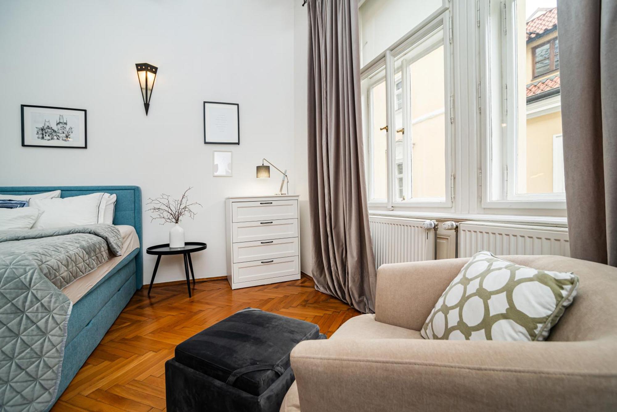 Apartment Spacious Two-bedroom In Old Town Prag