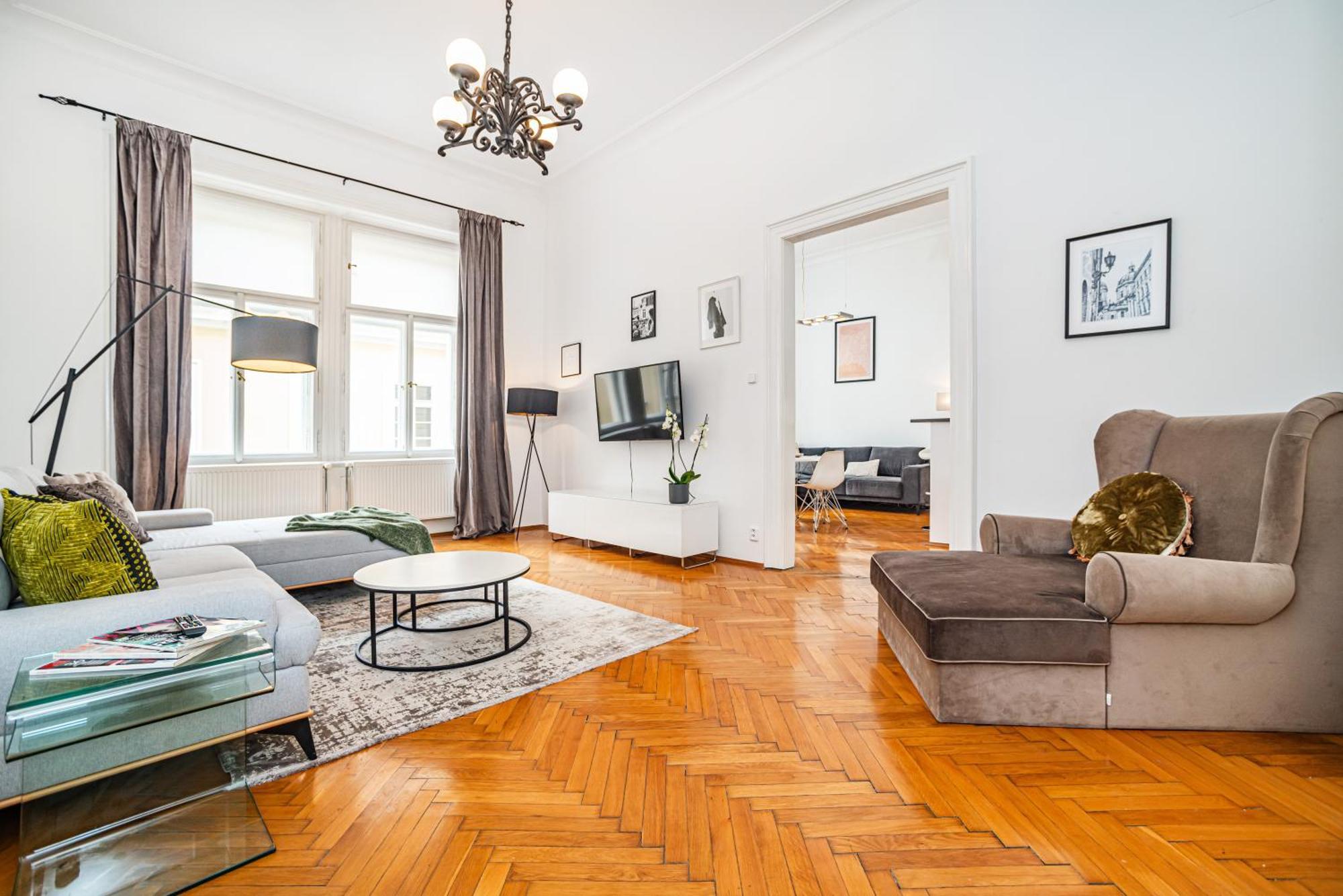 Spacious Two-bedroom In Old Town Apartment Prag