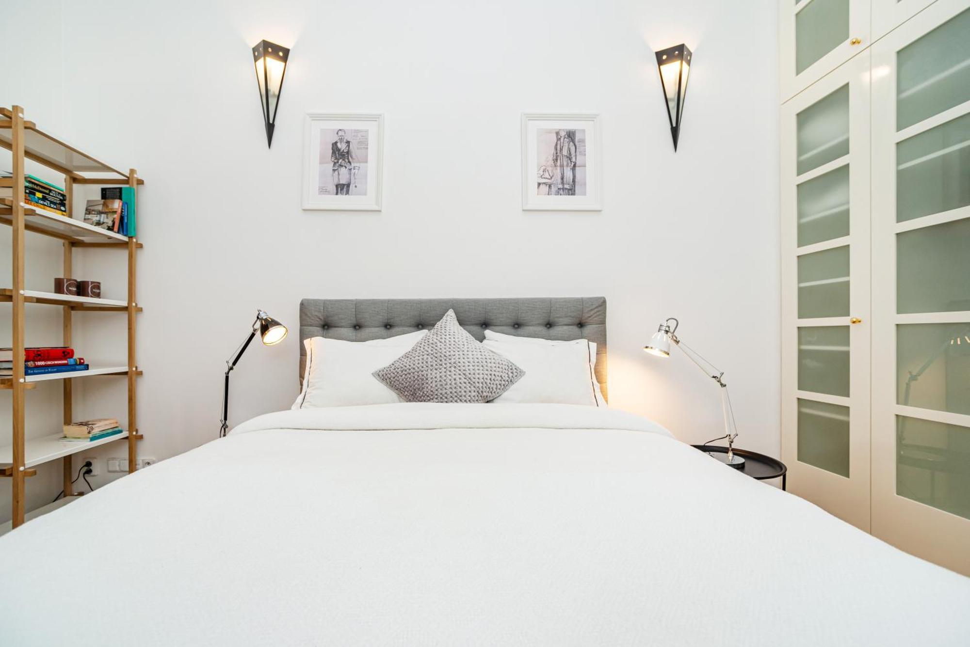 Apartment Spacious Two-bedroom In Old Town *