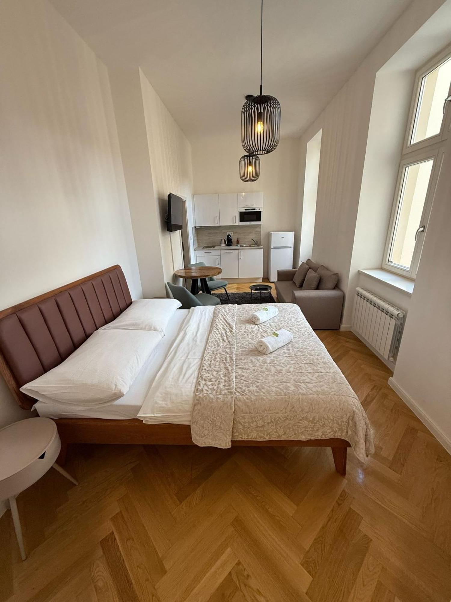 Rasinovo Nabrezi - Riverside Lejlighedshotel Prag
