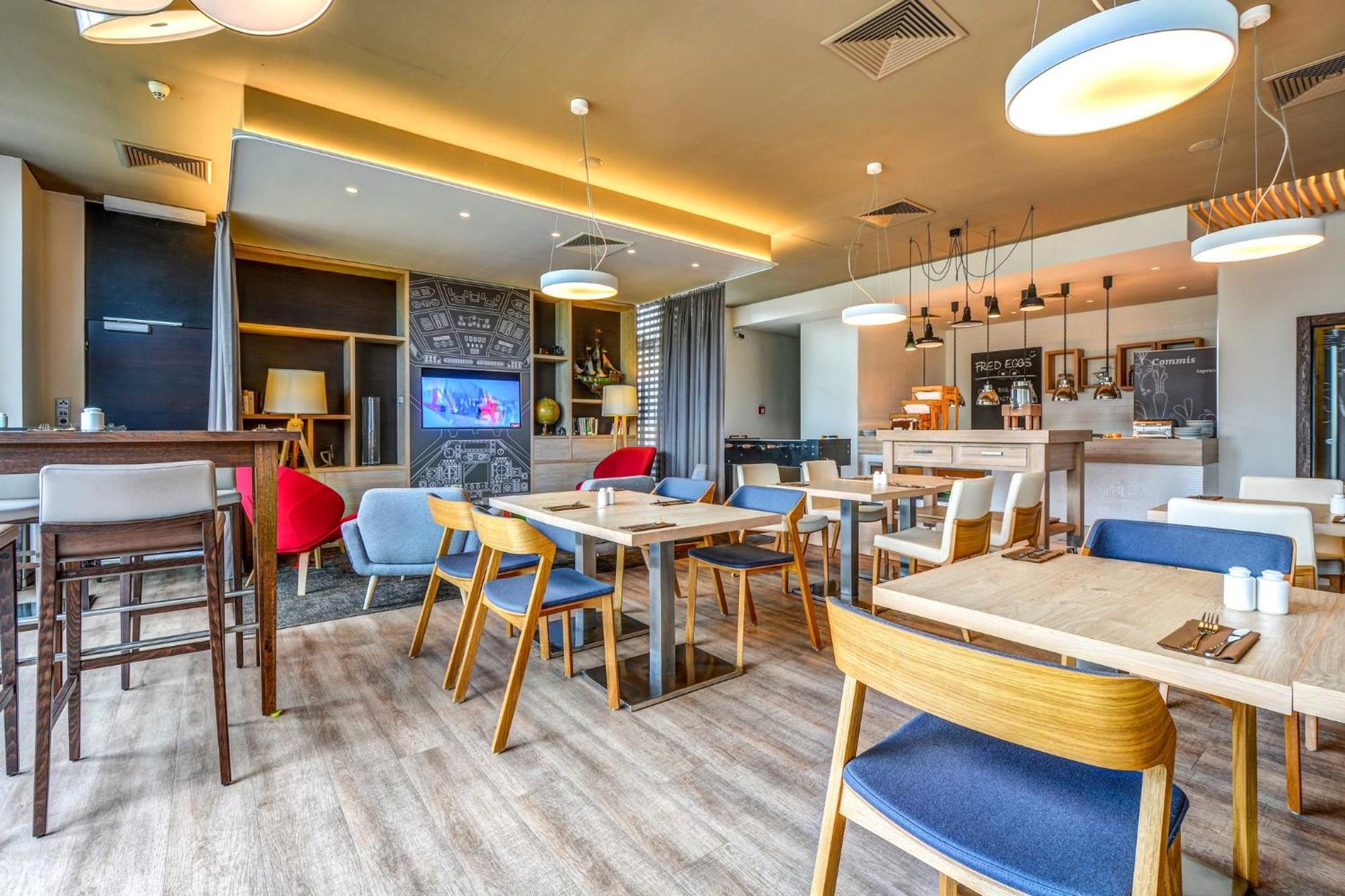 Hotell Holiday Airport By Ihg