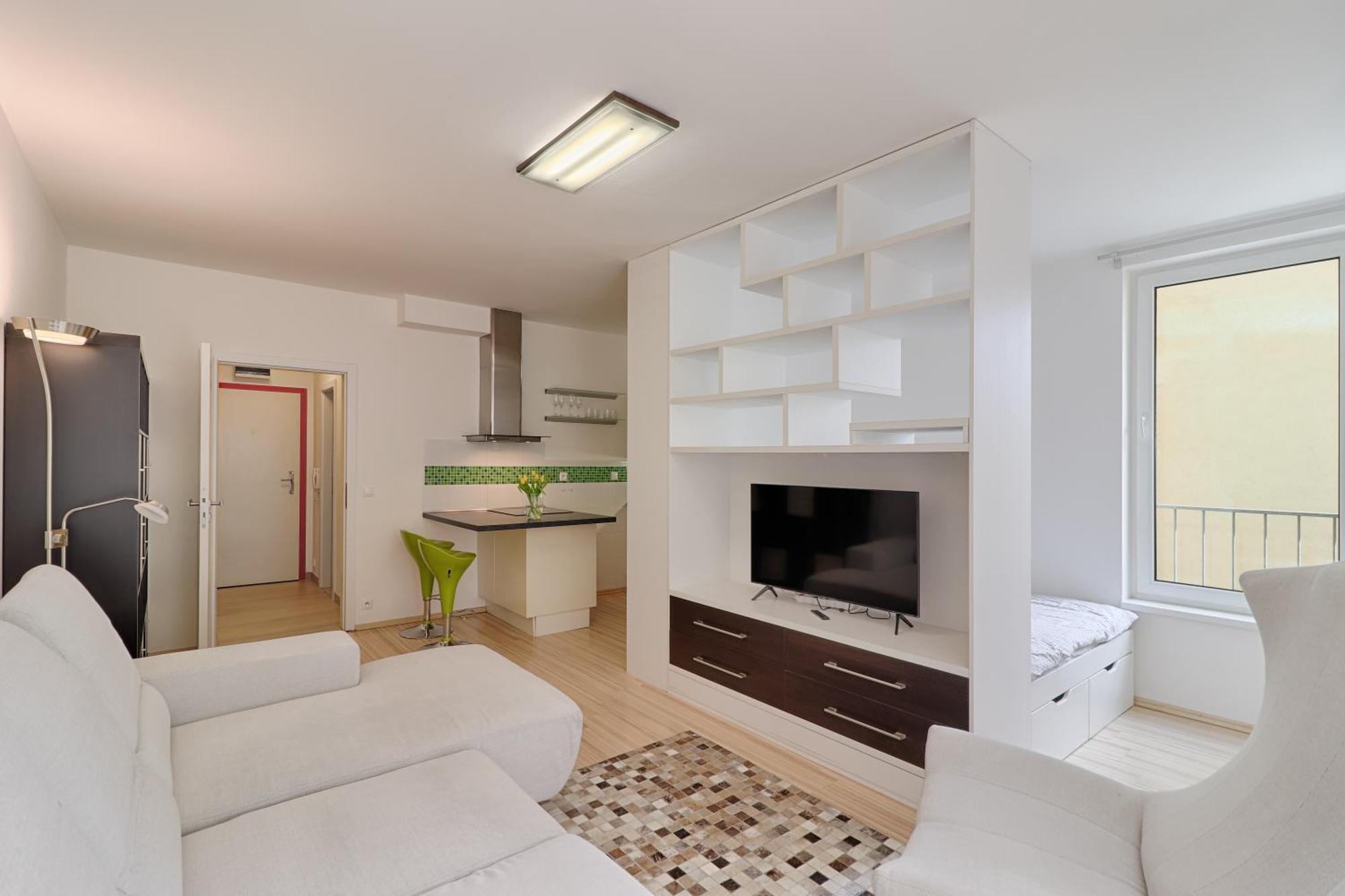 Peace And Comfort Near Center With Balcony, 500mb Wifi Prag