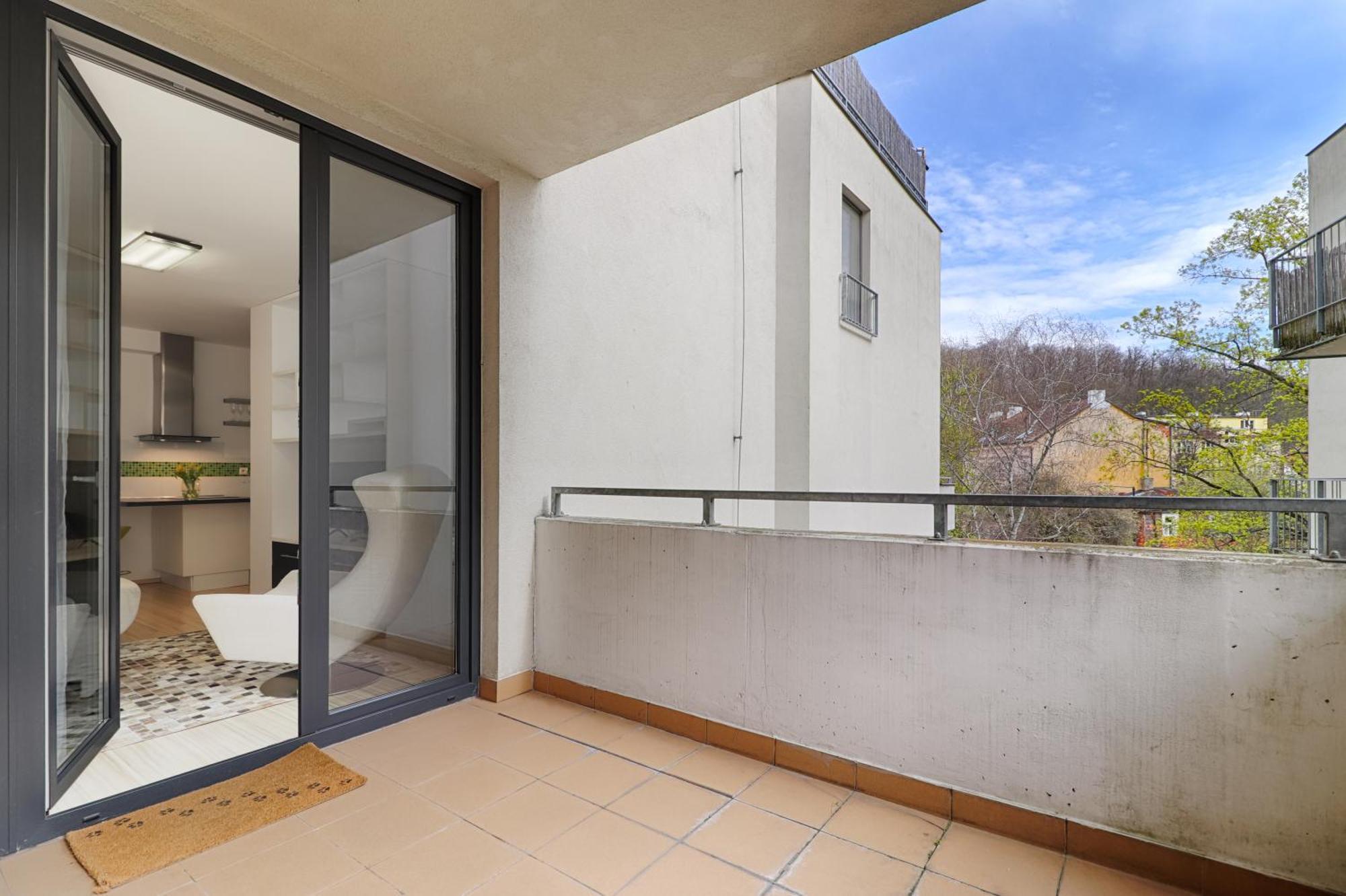 Peace And Comfort Near Center With Balcony, 500mb Wifi Prag