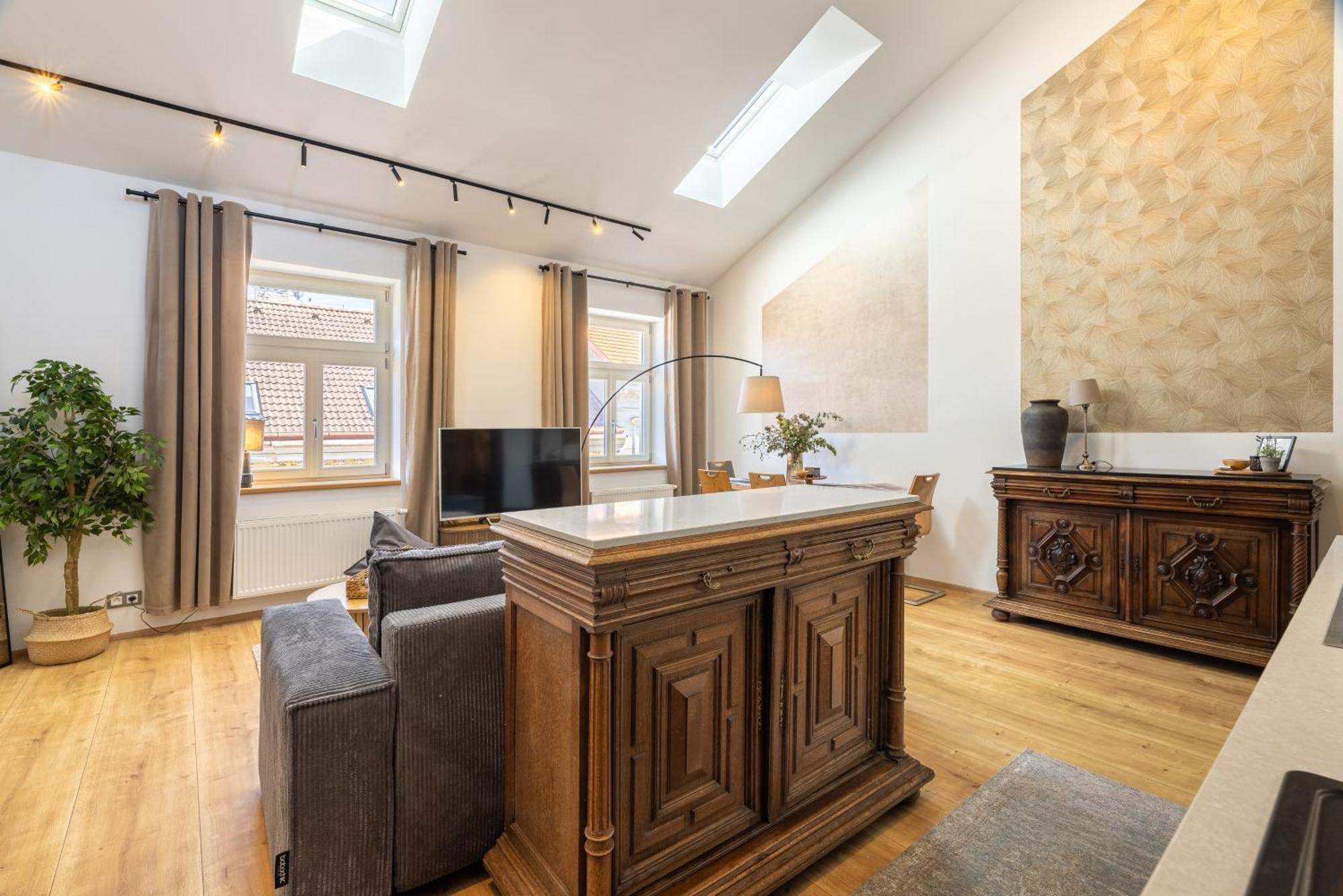 Peaceful & Cozy Living In Vysehrad With A Balcony