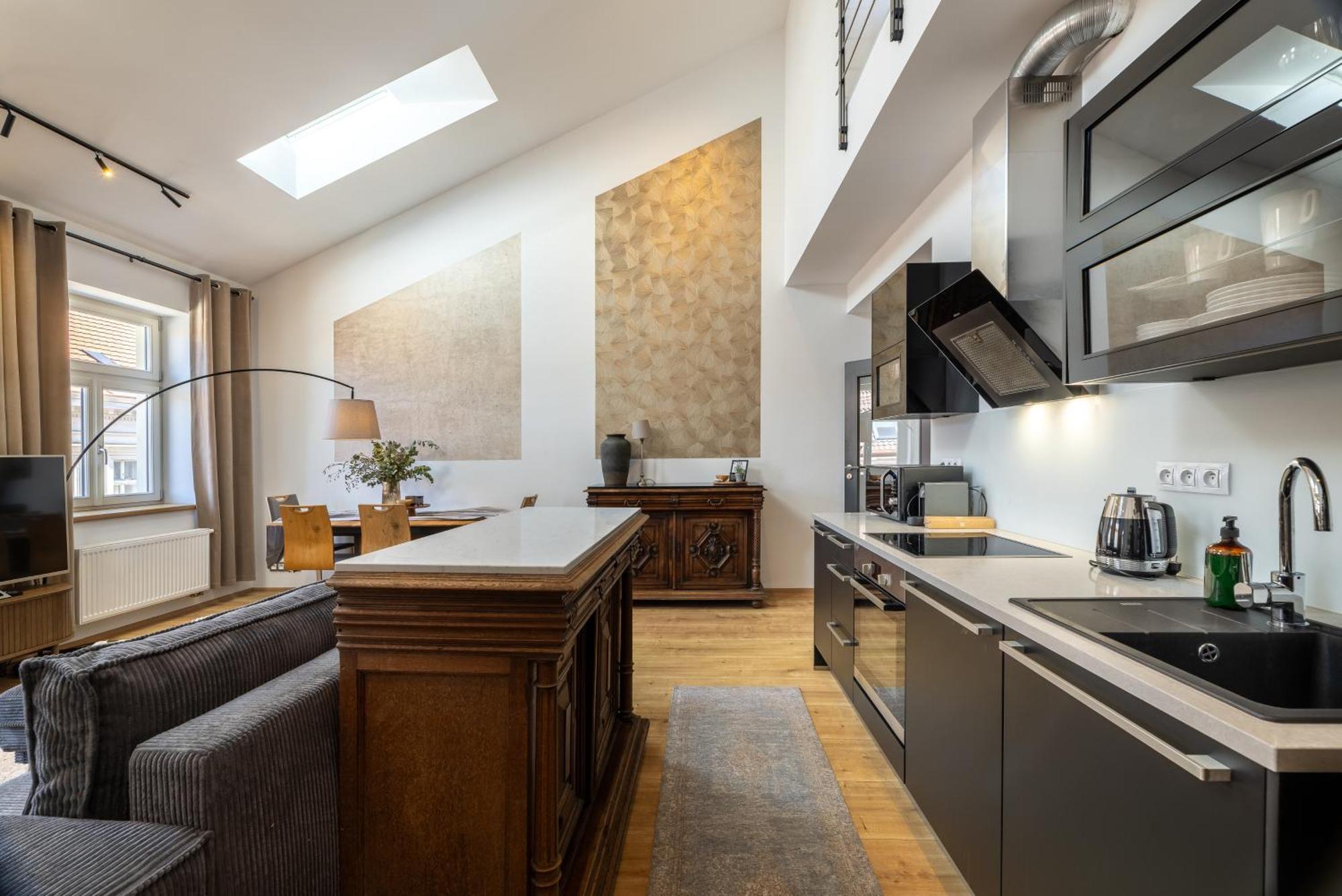 Peaceful & Cozy Living In Vysehrad With A Balcony