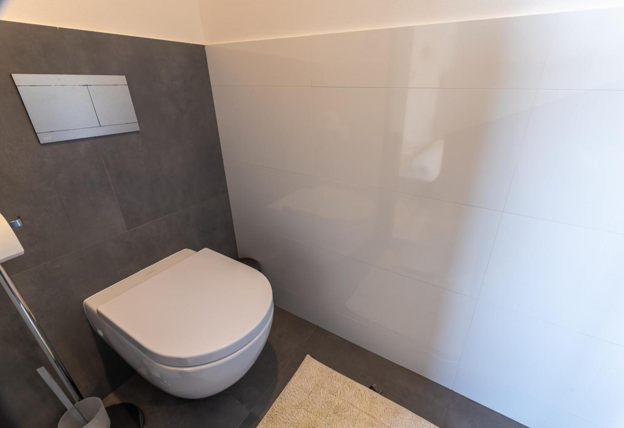 Peaceful & Cozy Living In Vysehrad With A Balcony * Prag