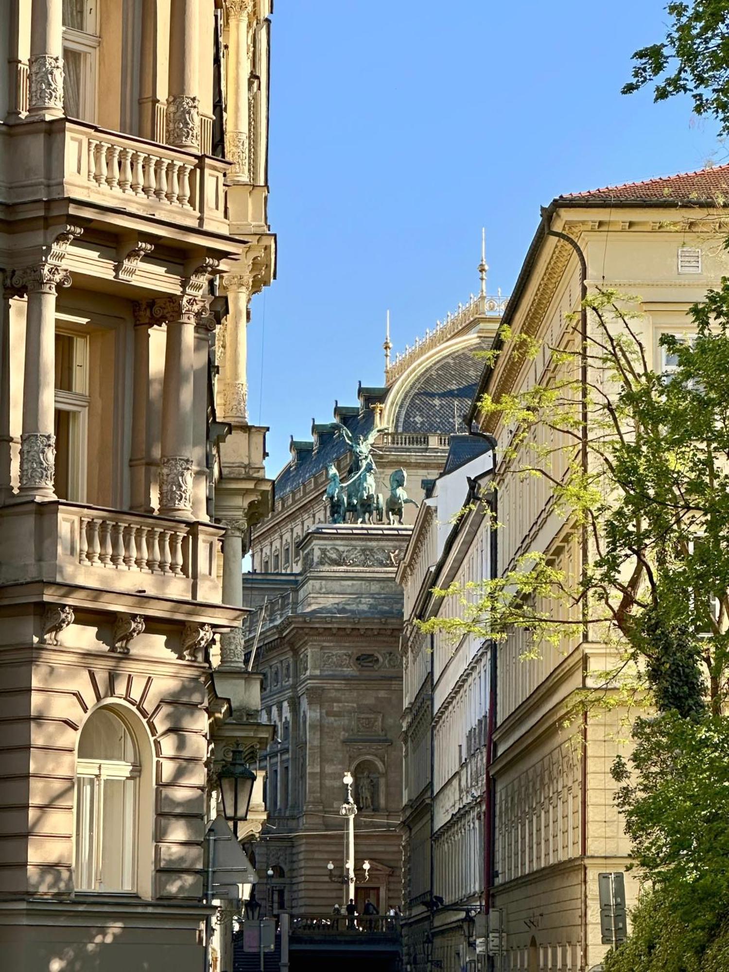 Divadelni - Historic Center & Steps From Charles Bridge Apartment