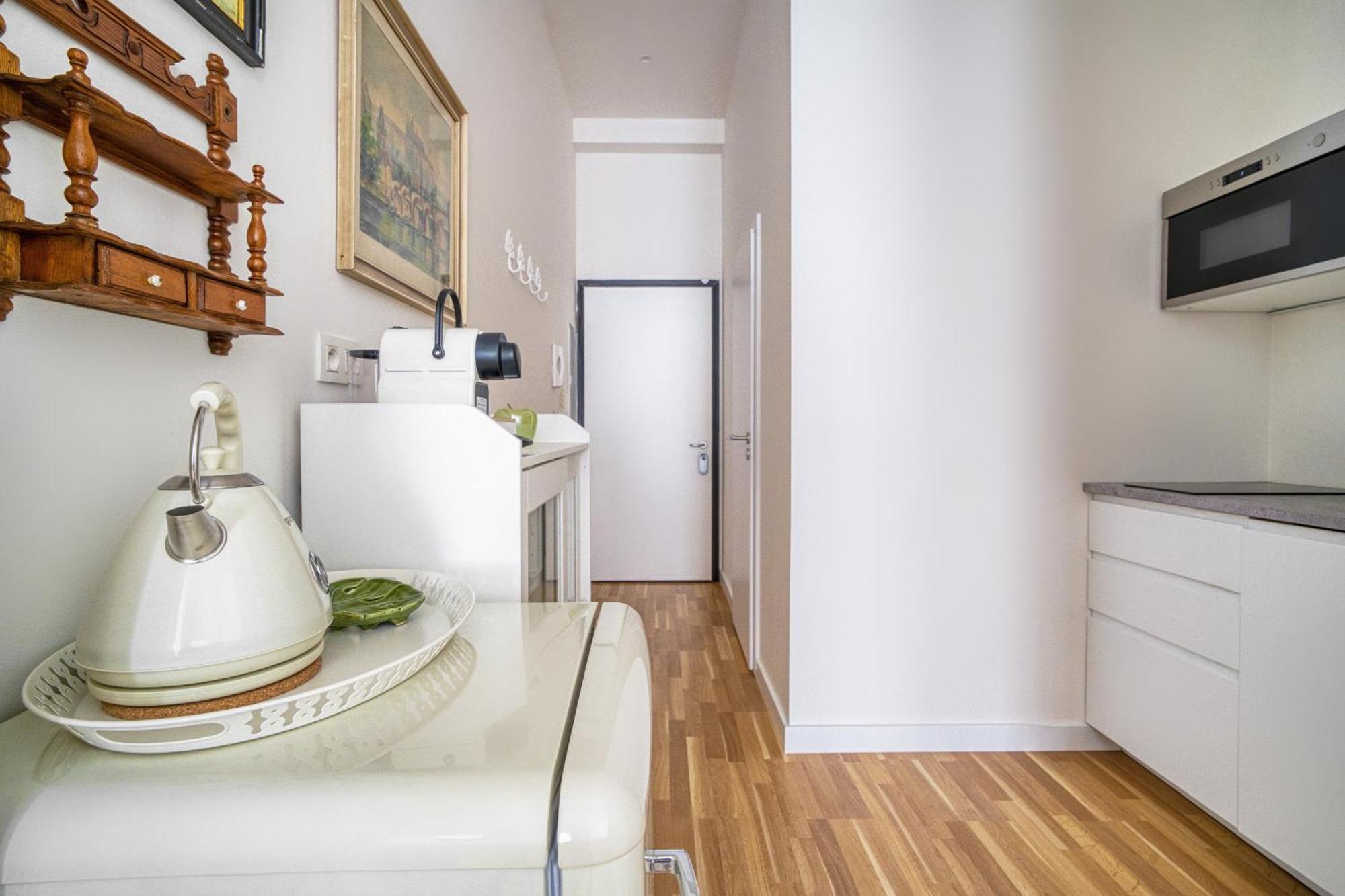 Apartment J3 *