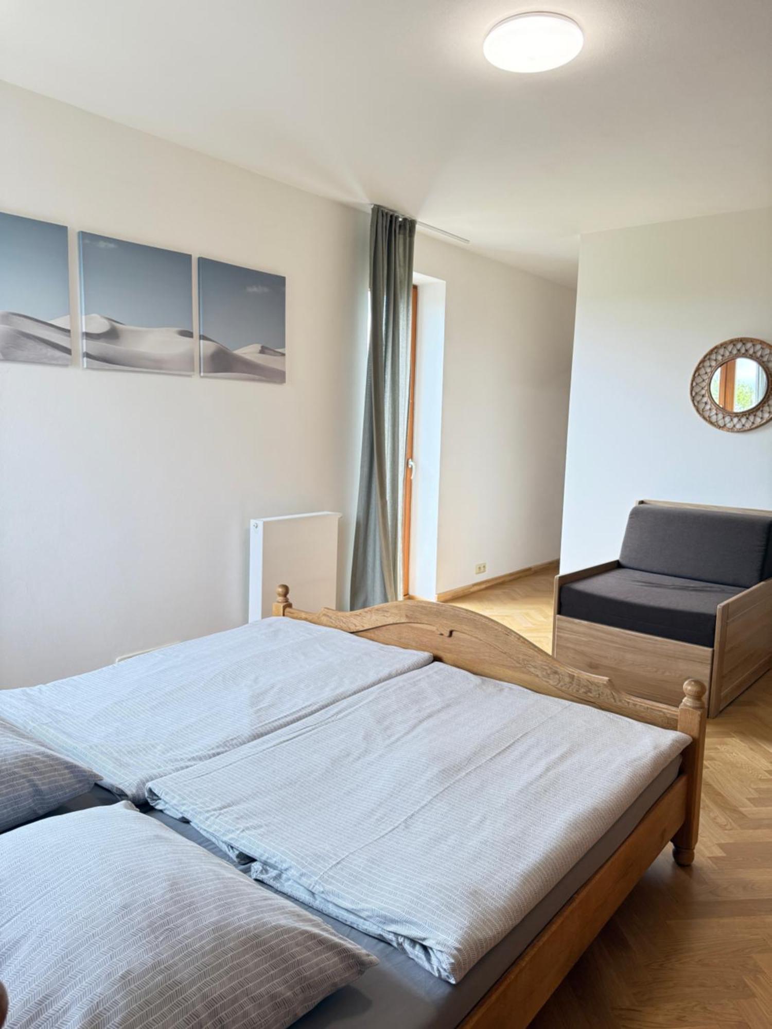 Familyvilla, New 4 Luxury Big Apartments, Parking * Prag