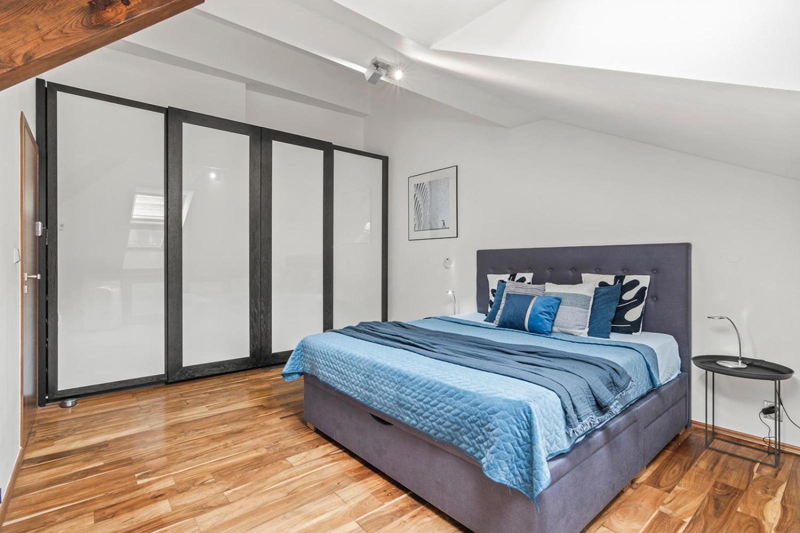 Days - Spacious 117m2 Attic Retreat W Ac - Near Old Town Sq Prag