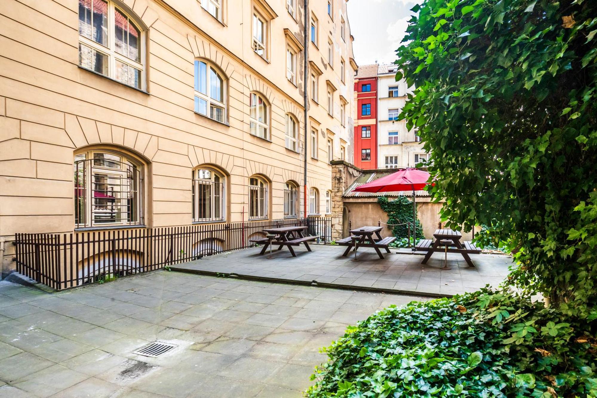 Hlávkova Hostel *