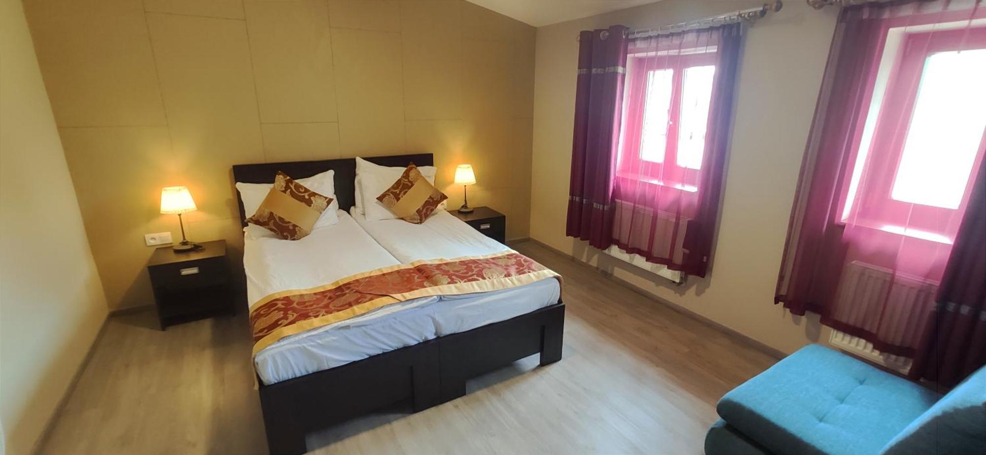 Sun-house Pension&restaurant -parkingfree- Hotell