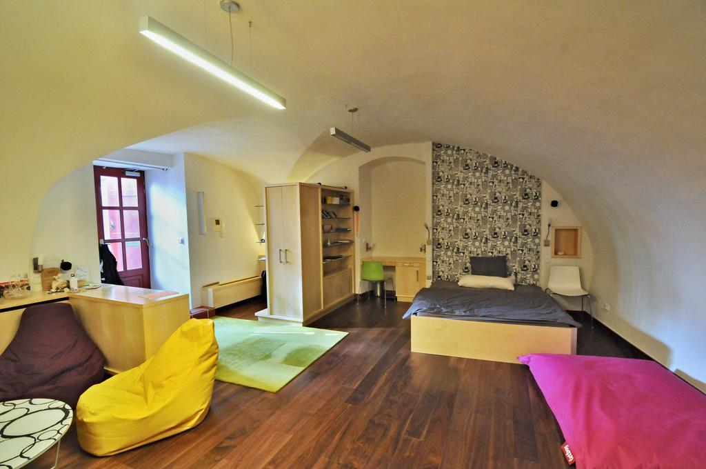 Trziste Apartment *