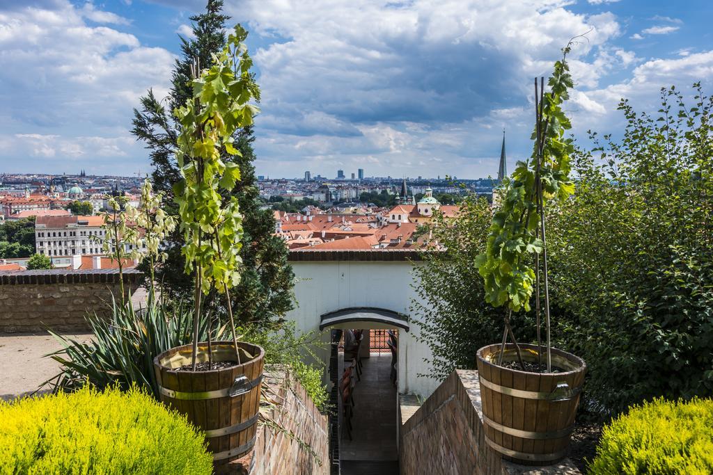Hotel Golden Well