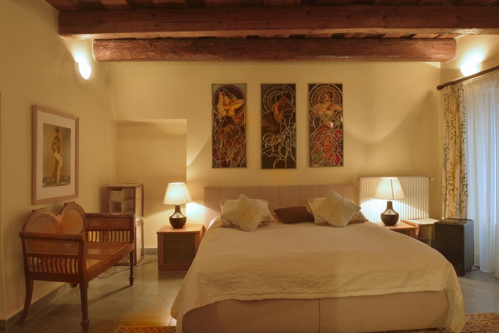 Old Street Apartment Prag