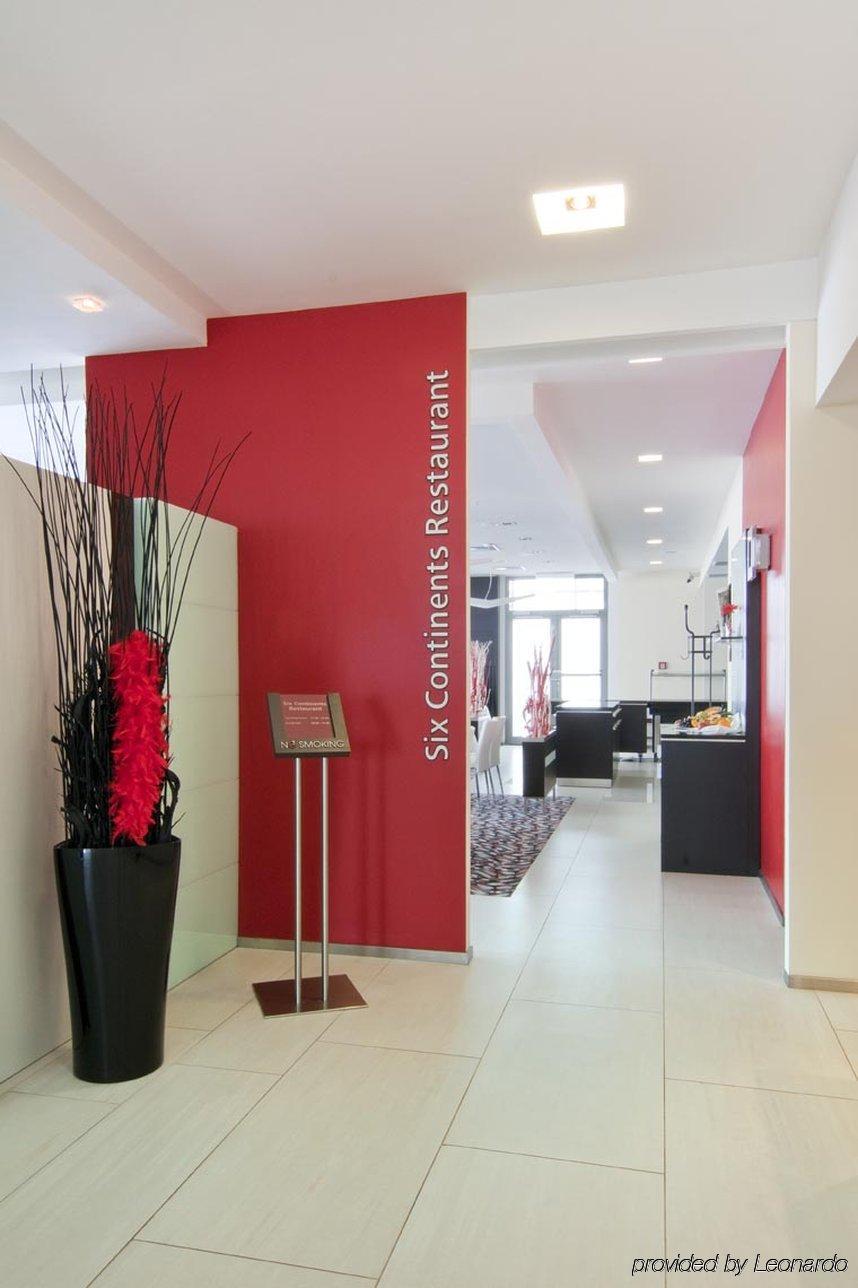 Holiday Airport By Ihg Hotell Prag