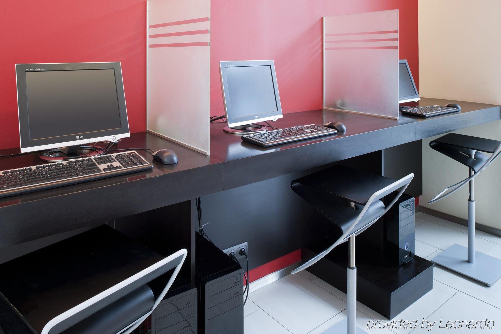 Holiday Airport By Ihg Hotell 4*