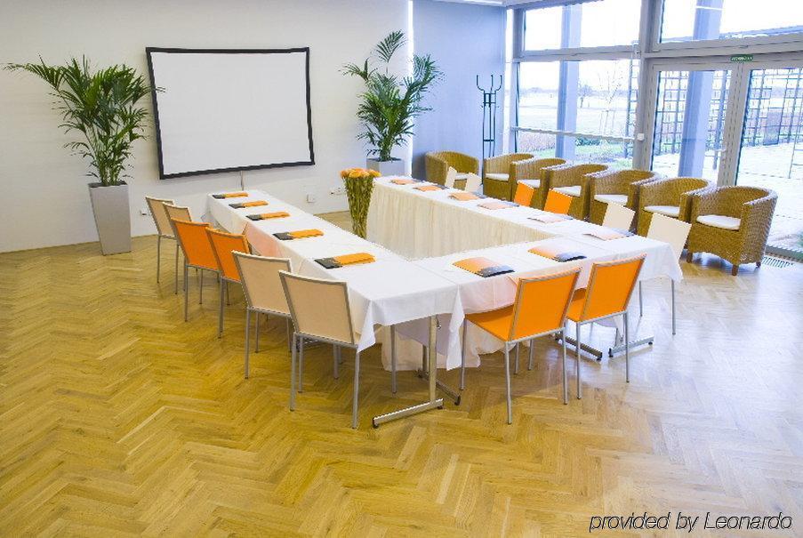 Hotell Holiday Airport By Ihg
