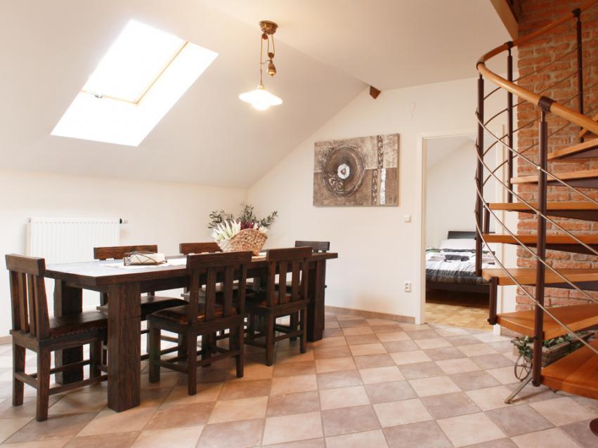 Lägenhet Attic Hastalska