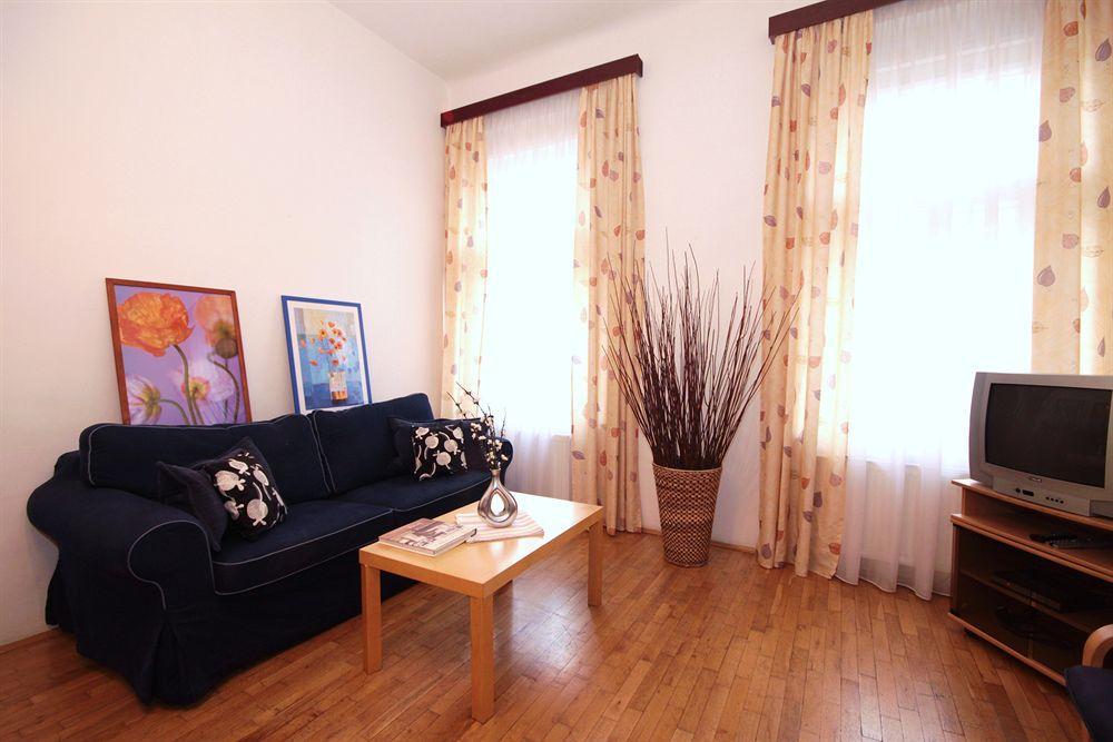 Leo Old Town Apartment *