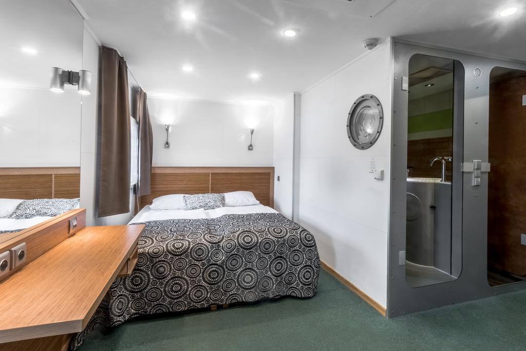 Bådhotel Rohan Boat 3*