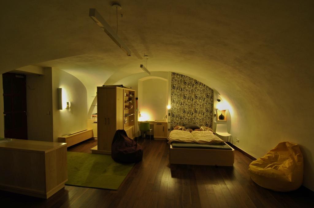 Trziste Apartment *