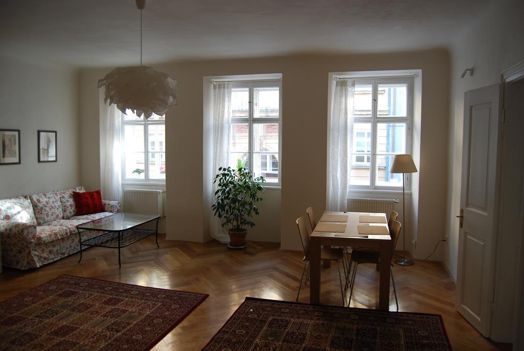 Trziste Apartment