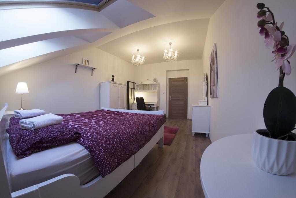 Gate Apartment *