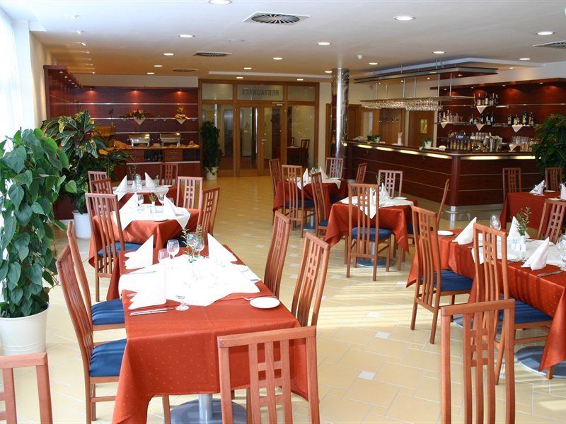 Ramada Airport Hotel Prague
