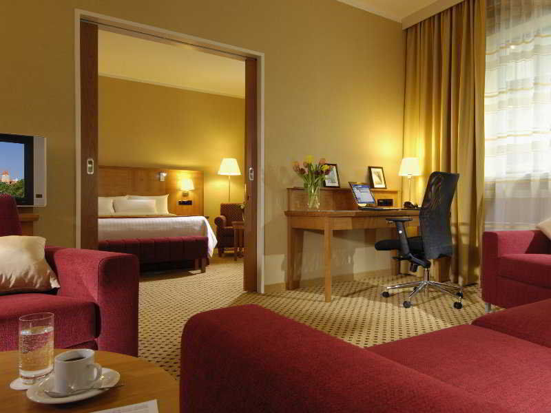 Hotell Courtyard By Marriott Airport Prag