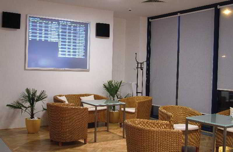 Hotell Holiday Airport By Ihg Prag