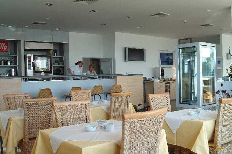 Holiday Airport By Ihg Prag