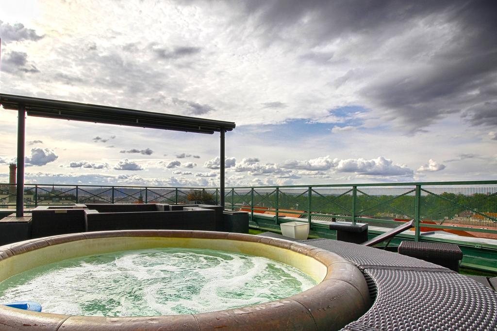 Panoramic With Roof Terrace With Jacuzzi Apartment Prag