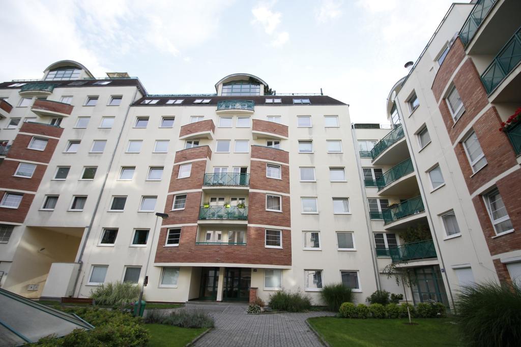 Panoramic With Roof Terrace With Jacuzzi Prag