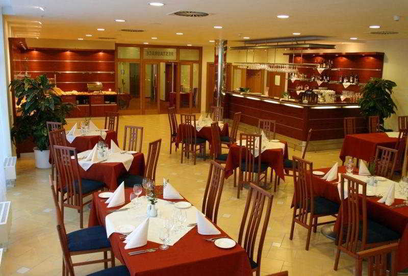 Ramada Airport 4*