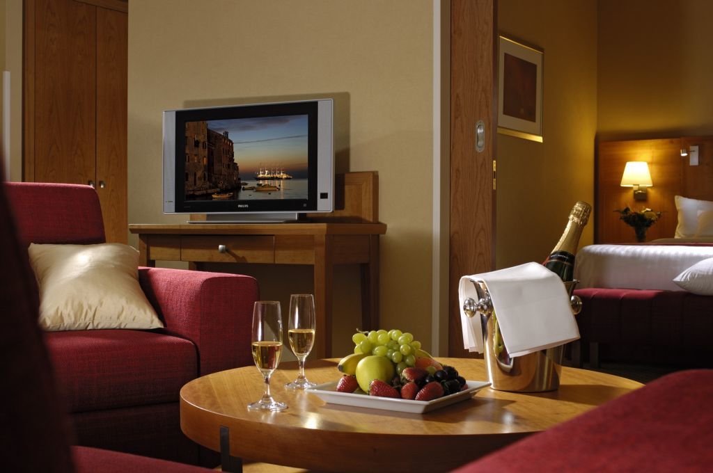 Hotell Courtyard By Marriott Airport Prag