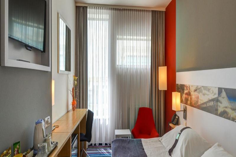 Hotell Holiday Airport By Ihg