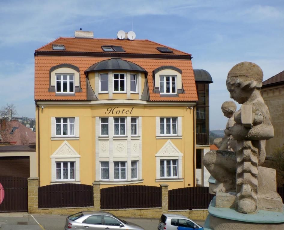 Garni Rambousek Prag