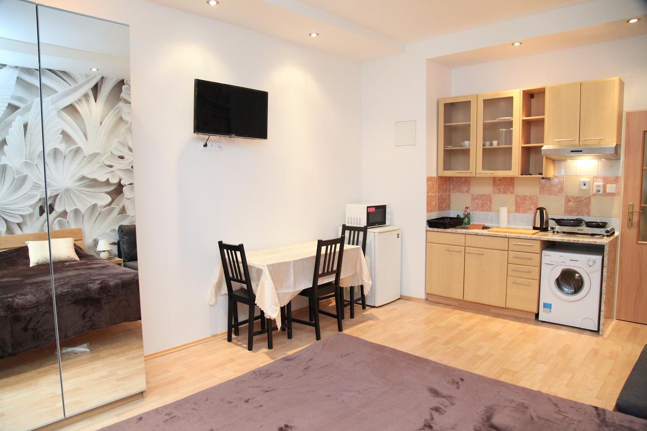 Old Town Apartment *
